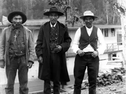 Chief Louie, Lheidli T’enneh (centre)